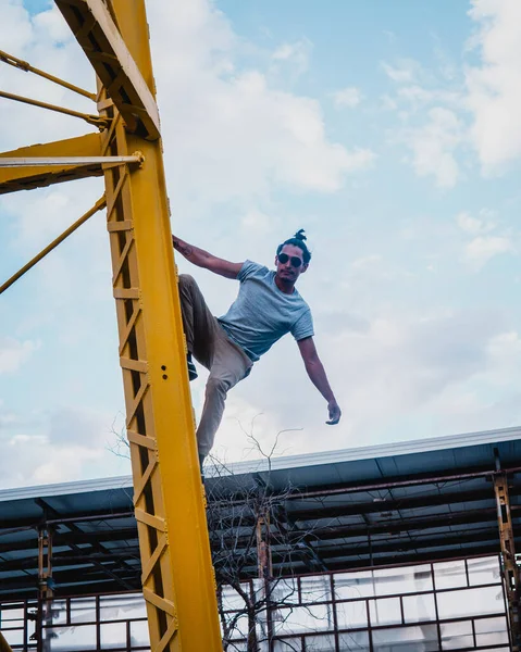 Latin Young Man Practicing Parkour Yellow Metal Structure Hispanic Boy — Stok fotoğraf