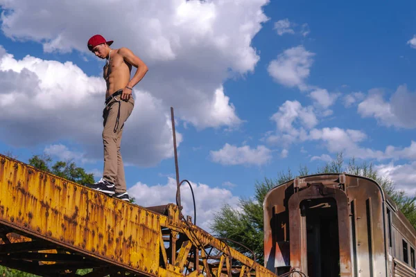 Athletic Boy Abandoned Train Sky Background Hispanic Man Training Park — Fotografia de Stock