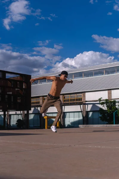 Latino Boy Jump Abandoned Site Boy Practicing Parkour Esplanade Hispanic — Stockfoto