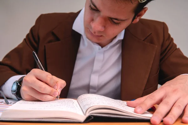 Business Man Writing His Notes Notebook Elegant Man Dressed Brown — Stockfoto