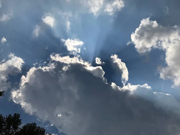 Gyönyörű Fehér Felhők Égen — Stock Fotó