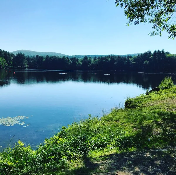 Hermoso Paisaje Con Lago Montañas — Foto de Stock