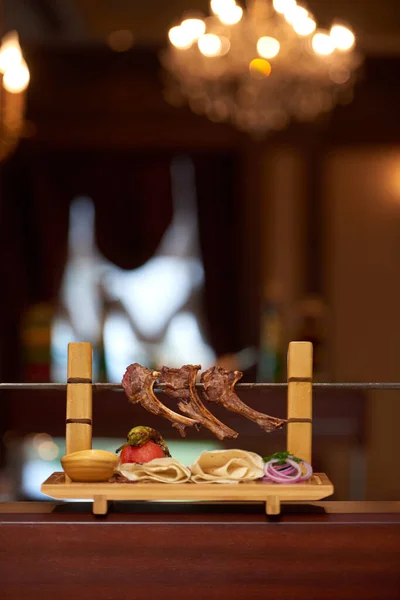 Azerbaijani Shish Kebab Lamb Ribs Skewer Garnish Lavash Chef — Stockfoto