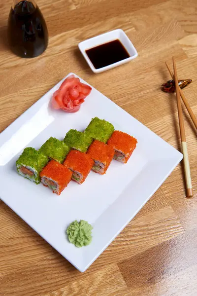 Sushi Japonês Com Caviar Atum Peixe Voador — Fotografia de Stock