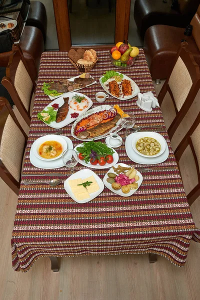 Belle Table Ensemble Incroyable Avec Nourriture Gastronomique — Photo