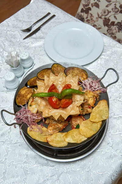 Alimentos Nacionais Azeris Chamados Sadj Legumes Carne São Fritos Uma — Fotografia de Stock