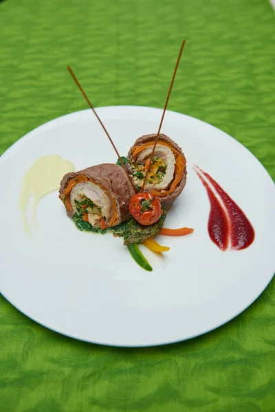 Pie with spinach and sweet and sour sauce