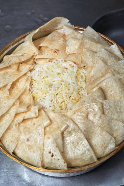 Azerbaycan ulusal mutfağından Şah plov Rice adlı bir yemek. Baştan sona bütün hazırlıkları adım adım yapıyoruz.