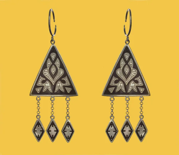 Azerbaijanian Antique Jewelry Yellow Background Earrings Museum Exhibit — ストック写真