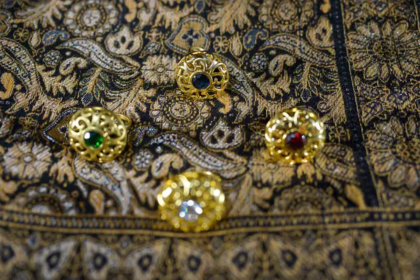 Азербайджанські Ювелірні Вироби Національні Традиційні Кільця Різними Кольорами — стокове фото