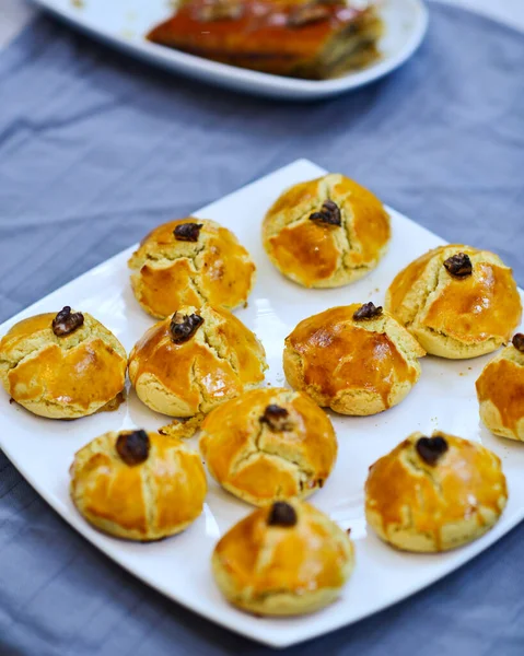 Ofengebackene Kuchen Gefüllt Mit Rosinen Und Nüssen — Stockfoto