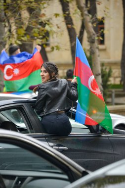 Bakü şehri Azerbaycan milleti, Azerbaycan zaferinin üç renkli bayrağıyla 44 gün süren savaşın zaferini kutluyor.
