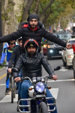 Bakü şehri Azerbaycan milleti, Azerbaycan zaferinin üç renkli bayrağıyla 44 gün süren savaşın zaferini kutluyor.