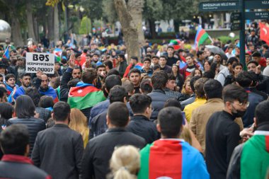 Bakü şehri Azerbaycan milleti, Azerbaycan zaferinin üç renkli bayrağıyla 44 gün süren savaşın zaferini kutluyor.