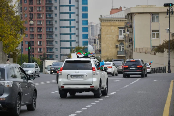 Город Баку Azerbaijan Люди Празднуют Победу Дневной Войне Арменией Триколор — стоковое фото