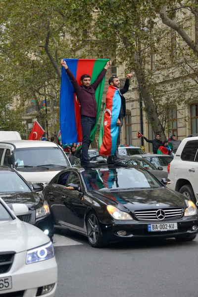 Miasto Baku Naród Azerbejdżanu Świętuje Zwycięstwo Dniowej Wojny Trójbarwną Flagą — Zdjęcie stockowe