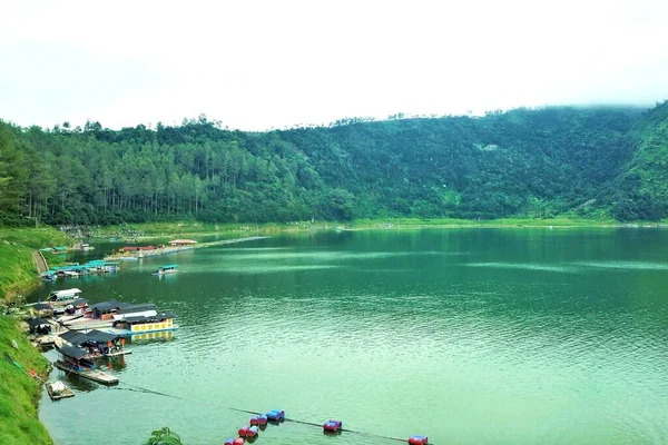 Increíble Vista Lago Con Los Barcos Parte Superior Bosque Lado — Foto de Stock