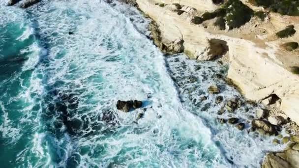 Flying Rocky Coastline Alongside Cliffside Blue Mediterranean Sea Ocean Water — Vídeo de Stock