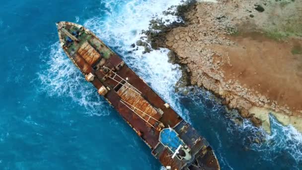 Navio Naufragado Naufragado Mar Oceano Desastre Ambiental Velho Navio Enferrujado — Vídeo de Stock