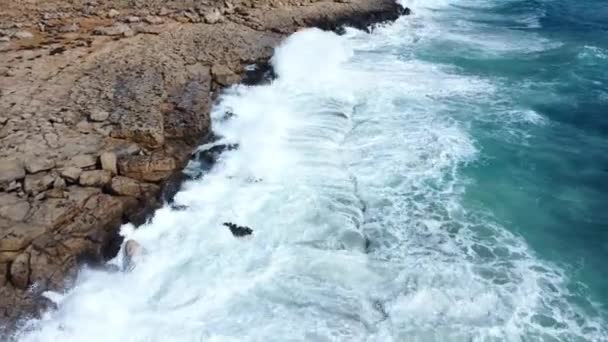 Flying Rocky Coastline Cliffside Blue Mediterranean Sea Ocean Water Sun — стоковое видео