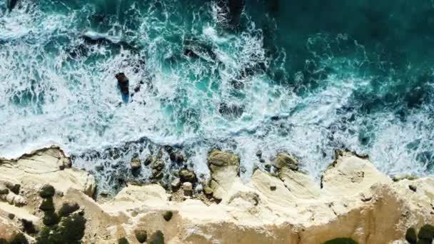 Sea Washes Rocky Shore Aerial Shot Flying Coastline Cliffside Blue — Vídeo de Stock