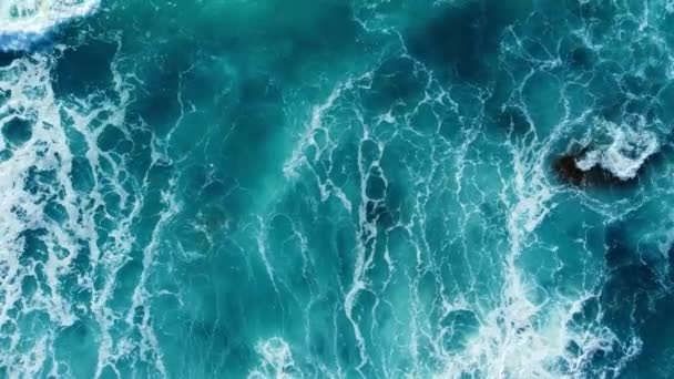 Puur Blauw Water Oceaan Met Lichtreflecties Slow Motion Krachtige Storm — Stockvideo