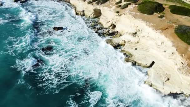 Sea Washes Rocky Shore Aerial Shot Flying Coastline Cliffside Blue — Vídeos de Stock