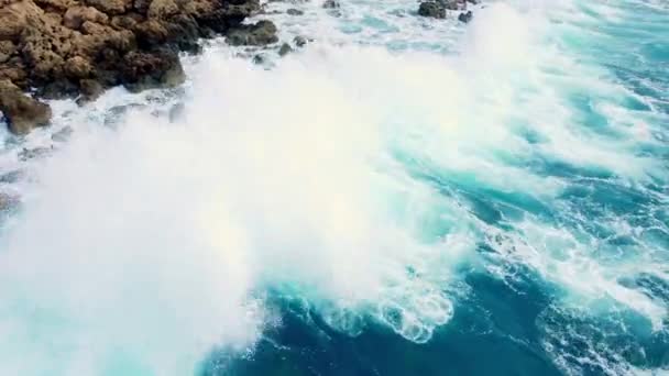 Sea Washes Rocky Shore Aerial Shot Flying Coastline Cliffside Blue — Vídeos de Stock