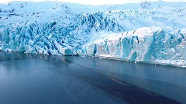 Gletsjer Ijsland Grote Brokken Blauw Ijs Arctisch Landschap Luchtfoto Opwarming — Stockvideo