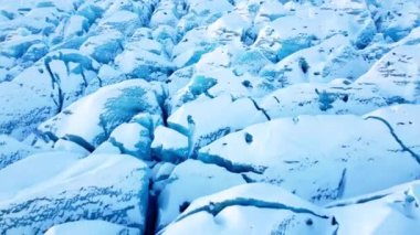 İzlanda 'nın en güzel buzulu havadan manzarayı kapatır. Doğadaki büyük buz blokları, ekoloji ve küresel ısınma kavramı. Yüksek kalite 4k görüntü
