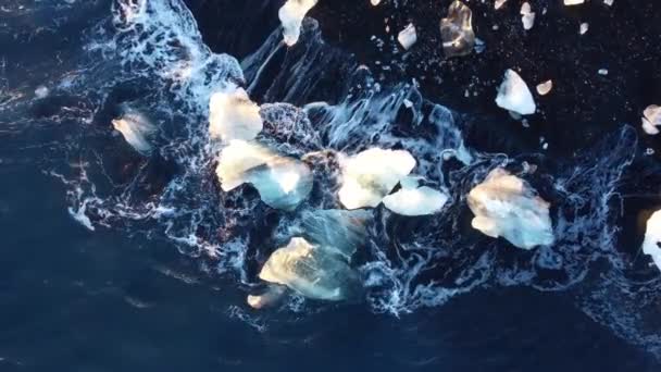 Хвилі Розбиваються Льодовиковий Пляж Утворенням Льоду Діамантовий Пляж Льодовикової Рівнини — стокове відео