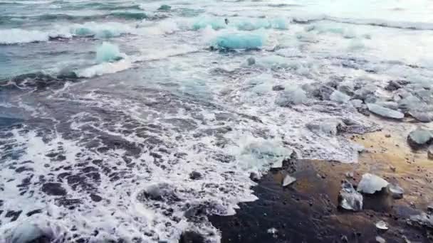 Island Schöne Natur Sonnenuntergang Landschaft Große Eisformation Ozean Vulkanischen Strand — Stockvideo