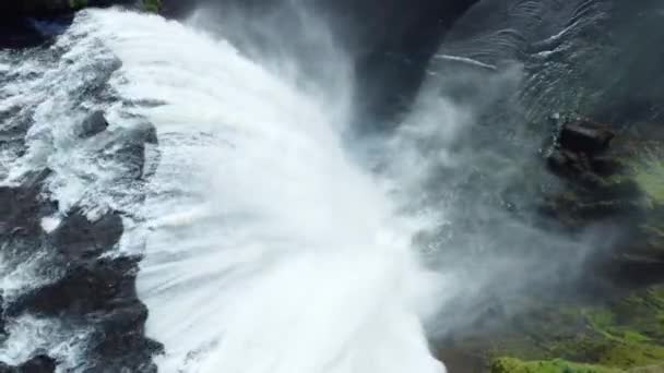 Cascada Hermosa Islandia Temporada Verano Montaña Río Puro Paisaje Aéreo — Vídeos de Stock