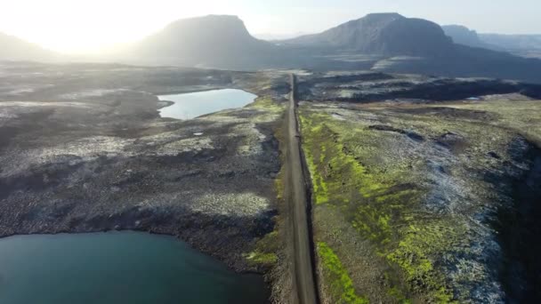 冰岛的公路景观 美丽的火山自然在阳光普照的天气旅游目的地一号公路 高质量的4K镜头 — 图库视频影像