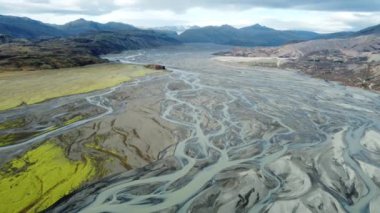 İzlanda 'daki buzul nehri doğa su deseni güzel ve büyülü hava manzarası 4k. Yüksek kalite 4k görüntü