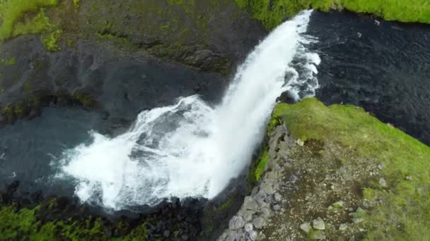 夏天的自然河流冰岛神奇的绿色空中风景 高质量的4K镜头 — 图库视频影像