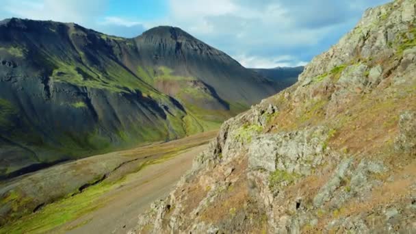 Zlanda Büyülü Güzel Açık Hava Volkanik Arazi Uçuşu Dağ Uçurumları — Stok video