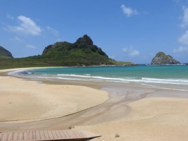 Fernando de Noronha 'daki Conceicao plajı, Brezilya açıklarındaki paradisiac tropik bir ada. Yüksek kalite fotoğraf