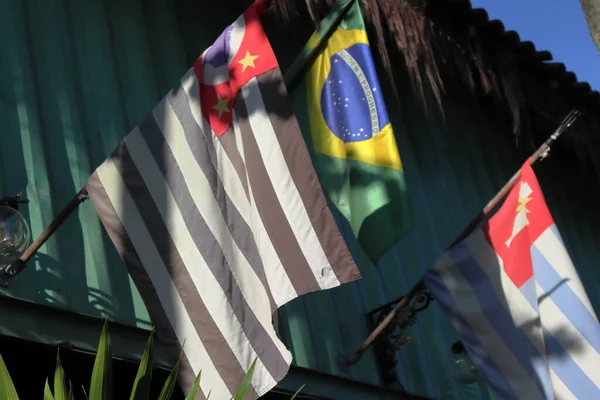 São Paulo Brasil Ubatuba Bandeiras Inclinadas Contra Fundo Miscelâneo Foto — Fotografia de Stock
