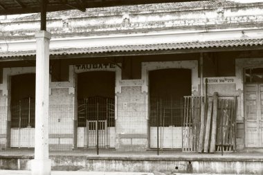 Eski Taubate tren istasyonunun yolcu platformu. Tren istasyonu. Yüksek kalite fotoğraf