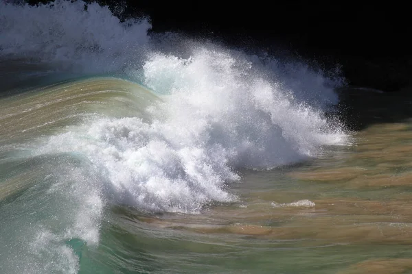 Τέλεια Κύματα Cacimba Παραλία Fernando Noronha Νησί Βραζιλία Υψηλής Ποιότητας — Φωτογραφία Αρχείου