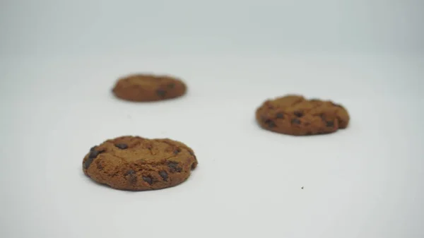 Cookies Aux Pépites Chocolat Sur Fond Blanc — Photo