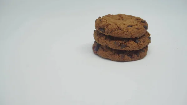 Chocolade Chip Koekjes Witte Achtergrond — Stockfoto