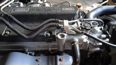 Araba motoru, motor, dizel motor arabası.