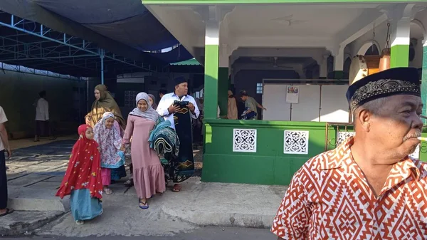 Gedeocaliseerde Foto Van Mensen Die Bidden Eid Adha Gebed Sholat — Stockfoto