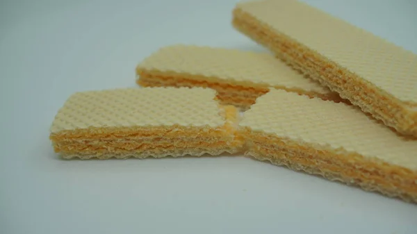 Lekkere Wafeltjes Witte Achtergrond Plat Gelegd Zoet Voedsel — Stockfoto