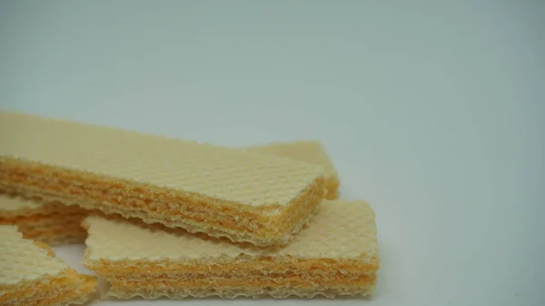 Lekkere Wafeltjes Witte Achtergrond Plat Gelegd Zoet Voedsel — Stockfoto