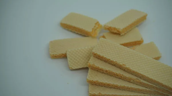 Lekkere Wafeltjes Witte Achtergrond Plat Gelegd Zoet Voedsel — Stockfoto