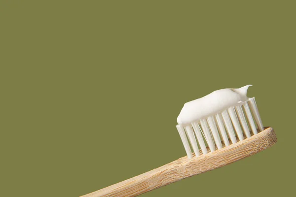 Bamboo Toothbrush Toothpaste Gentle Green Background Copy Space Close View — 图库照片