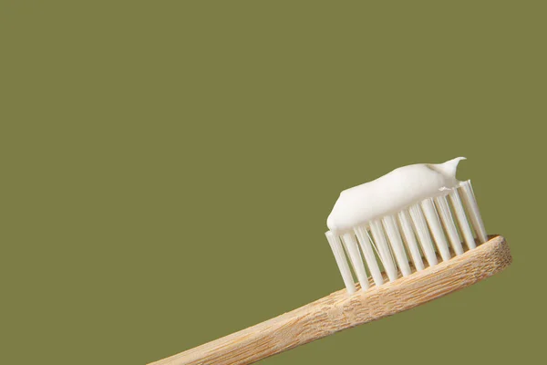 Bamboo Toothbrush Toothpaste Gentle Green Background Copy Space Close View — Stok fotoğraf